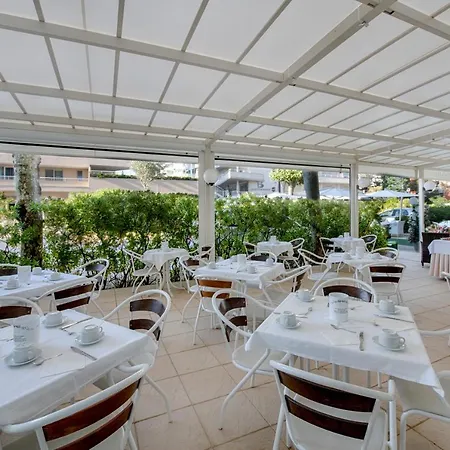 Hotel Sanremo 3*